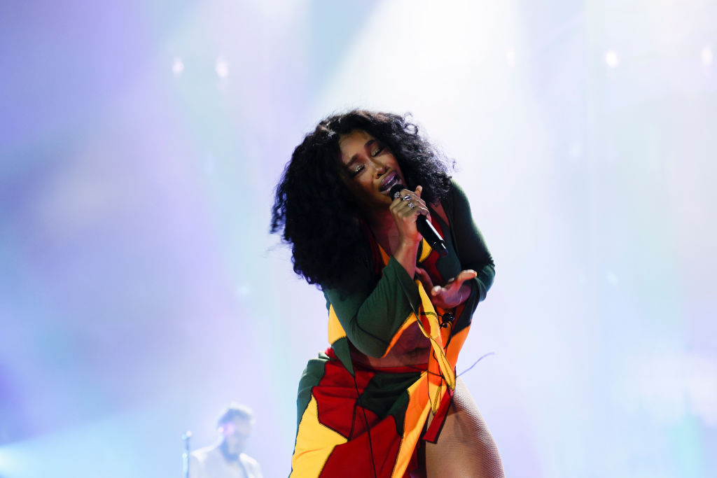 SZA Says 'SOS' Deluxe Will Have 10 Additional Tracks