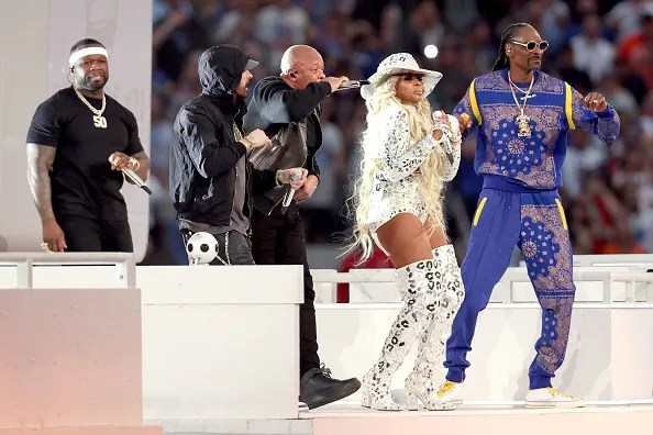 50 cent performing at the Superbowl halftime with eminem, dr dre, mary j blige, snoop dogg